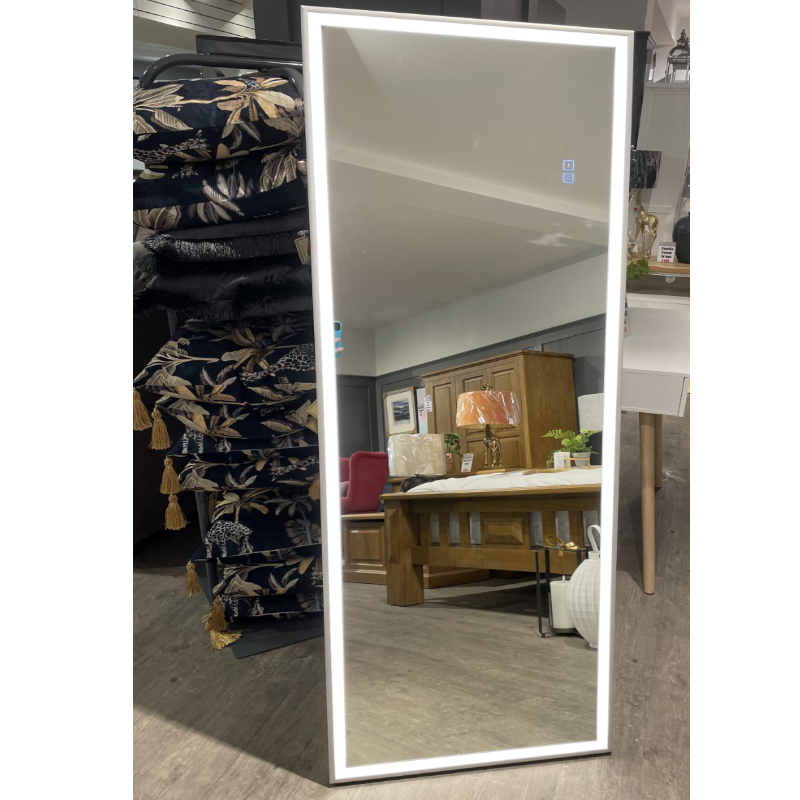 Hollywood LED Leaner Mirror