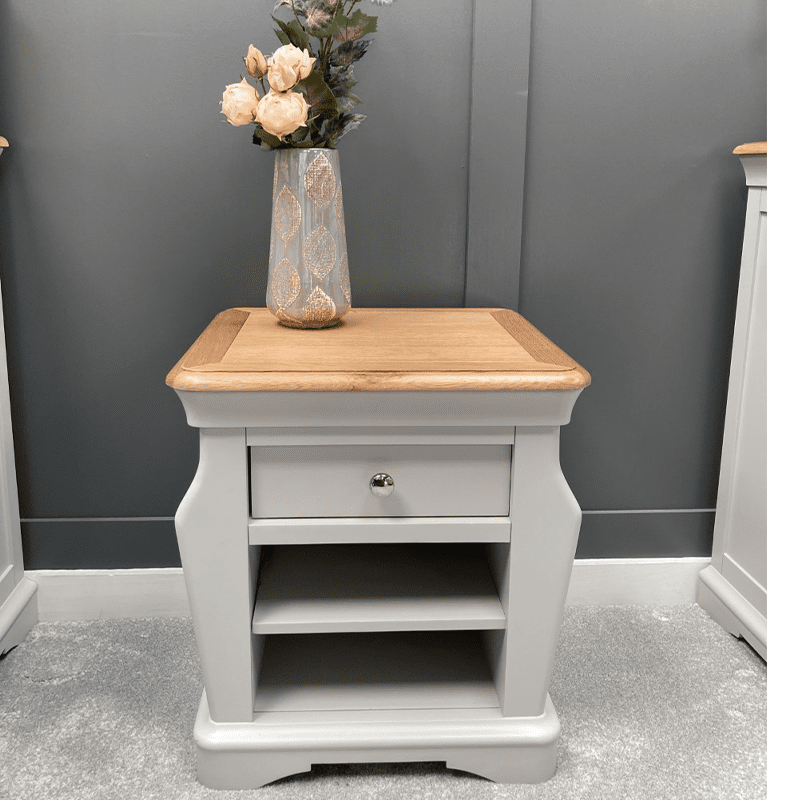 Bordeaux Magazine Stand