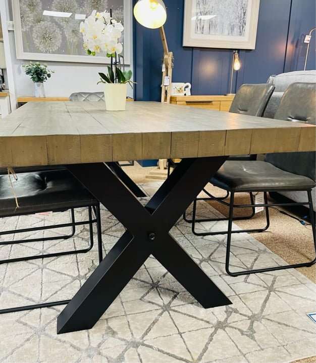 Trend Dining Table