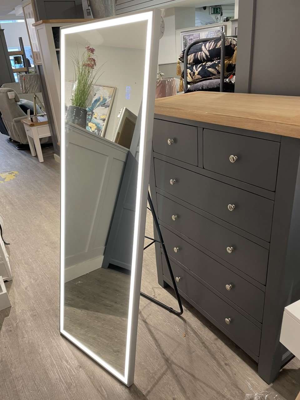 Hollywood LED Leaner Mirror