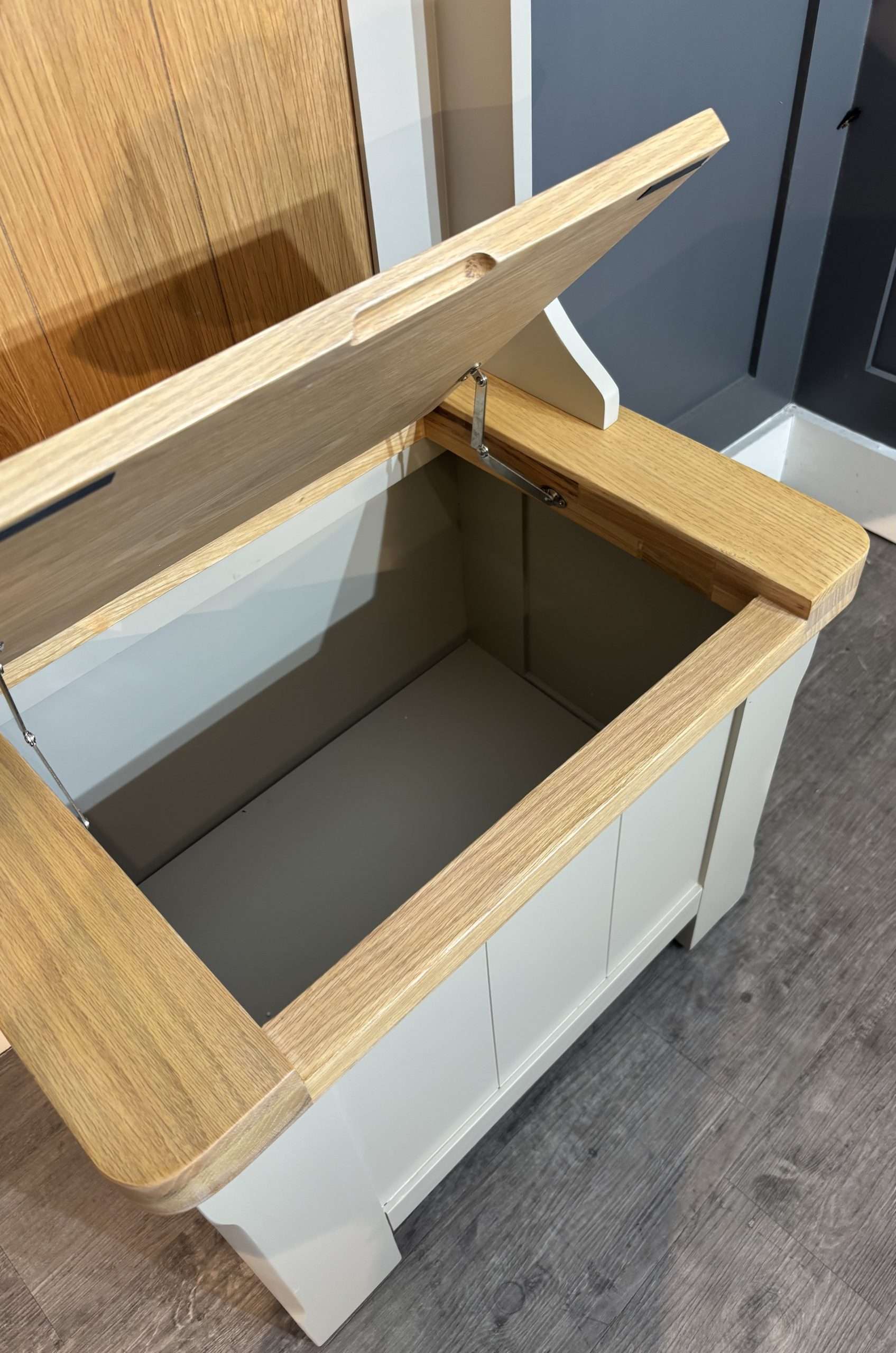 Athens Putty Hall Stand