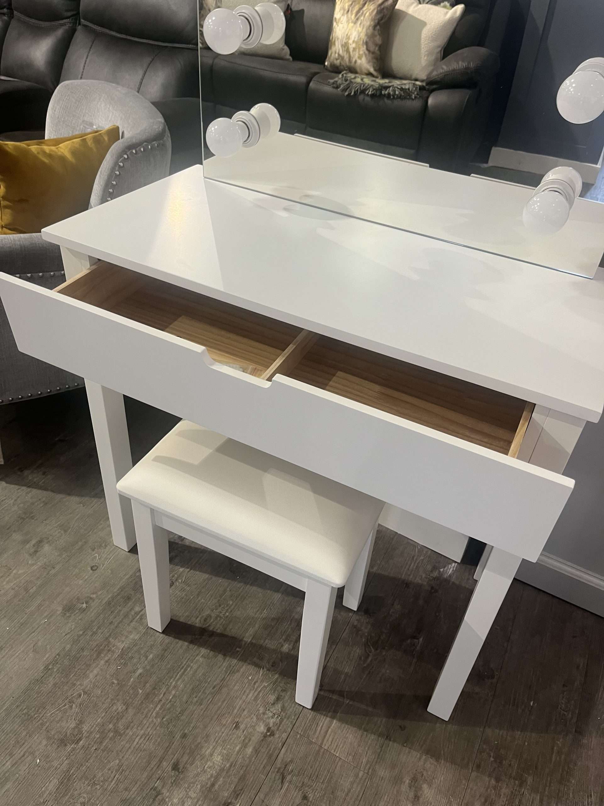 Hollywood Dressing Table