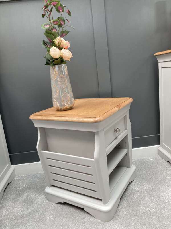 Bordeaux Magazine Stand