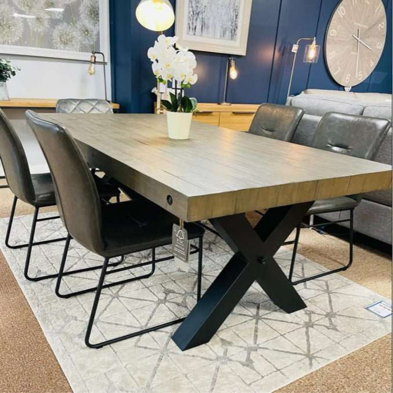 Trend Dining Table