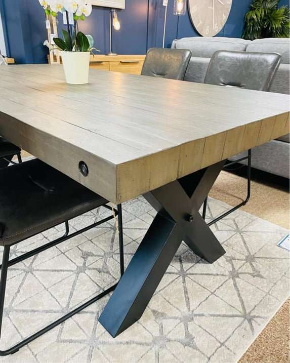 Trend Dining Table