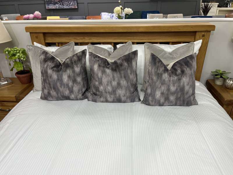 Buckingham 5' King Bedframe