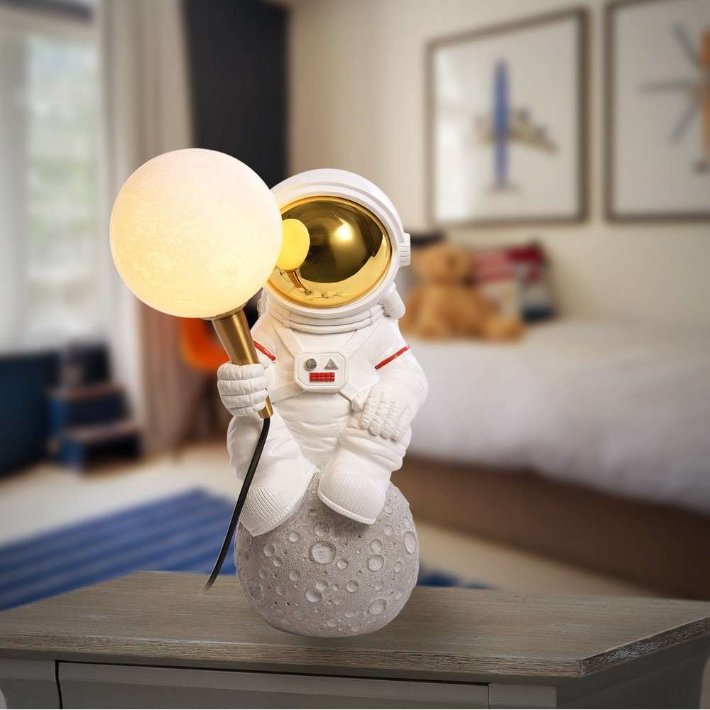 Astronaut on the moon USB Lamp