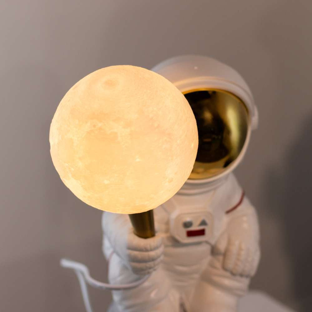 Astronaut on the moon USB Lamp
