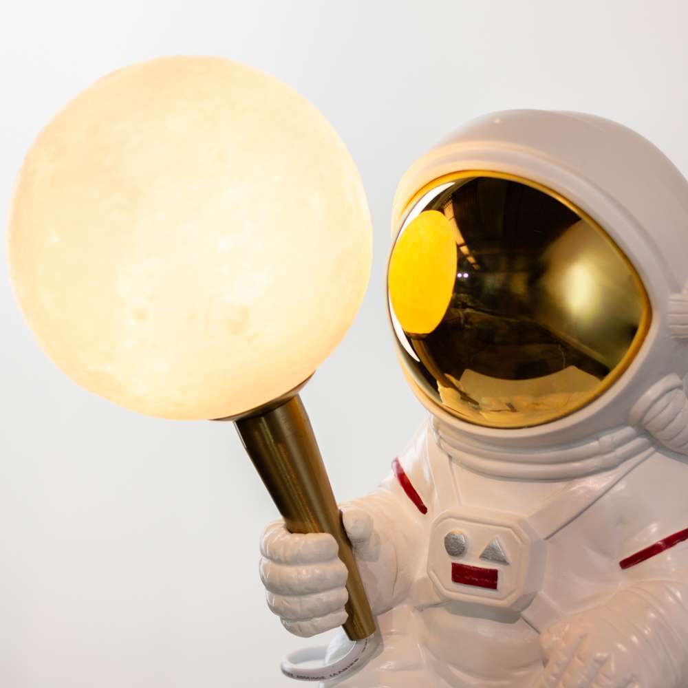 Astronaut on the moon USB Lamp
